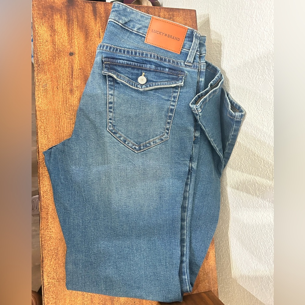 Lucky Brand Low Rise Flare Denim’s -in great condition without wear marks - Picture 1 of 5